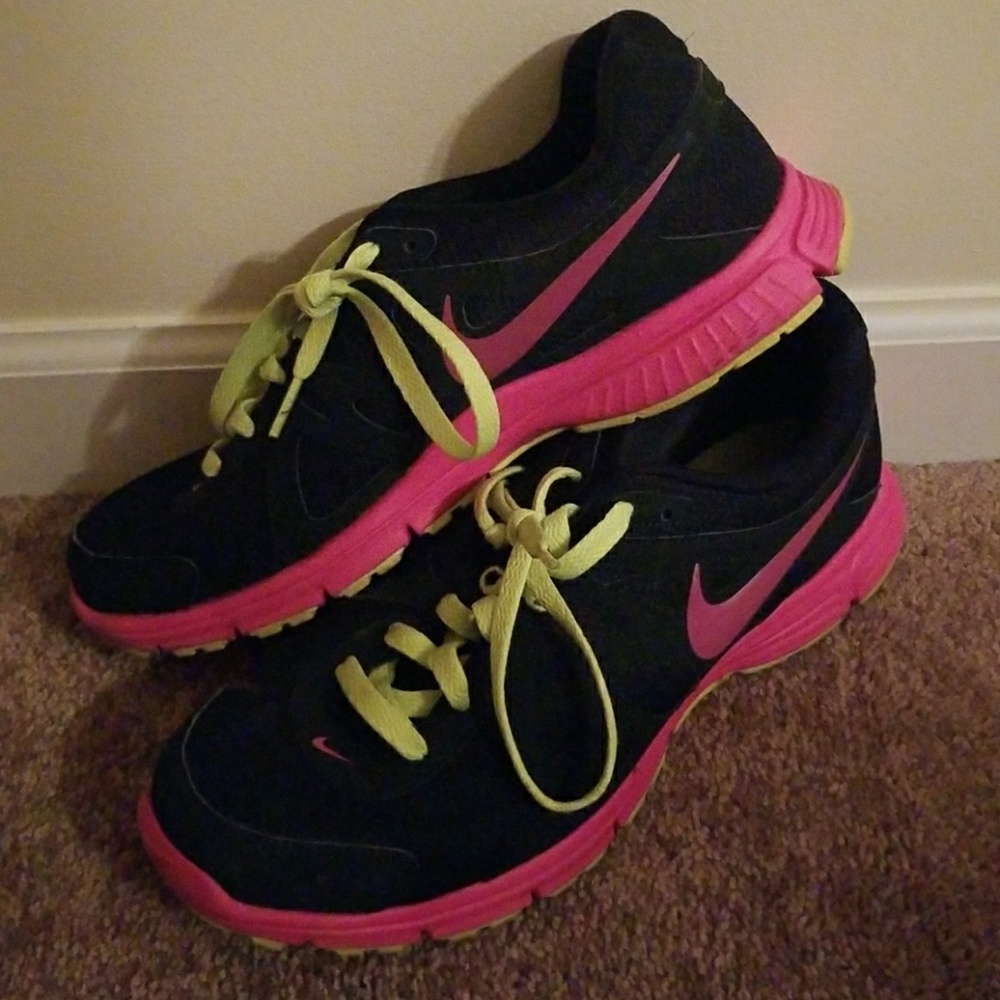 Nike revolution 2